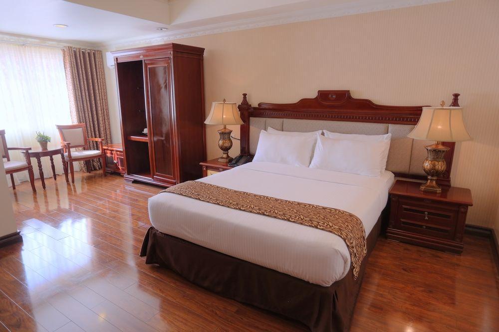 Villa Caceres Hotel Naga  Esterno foto