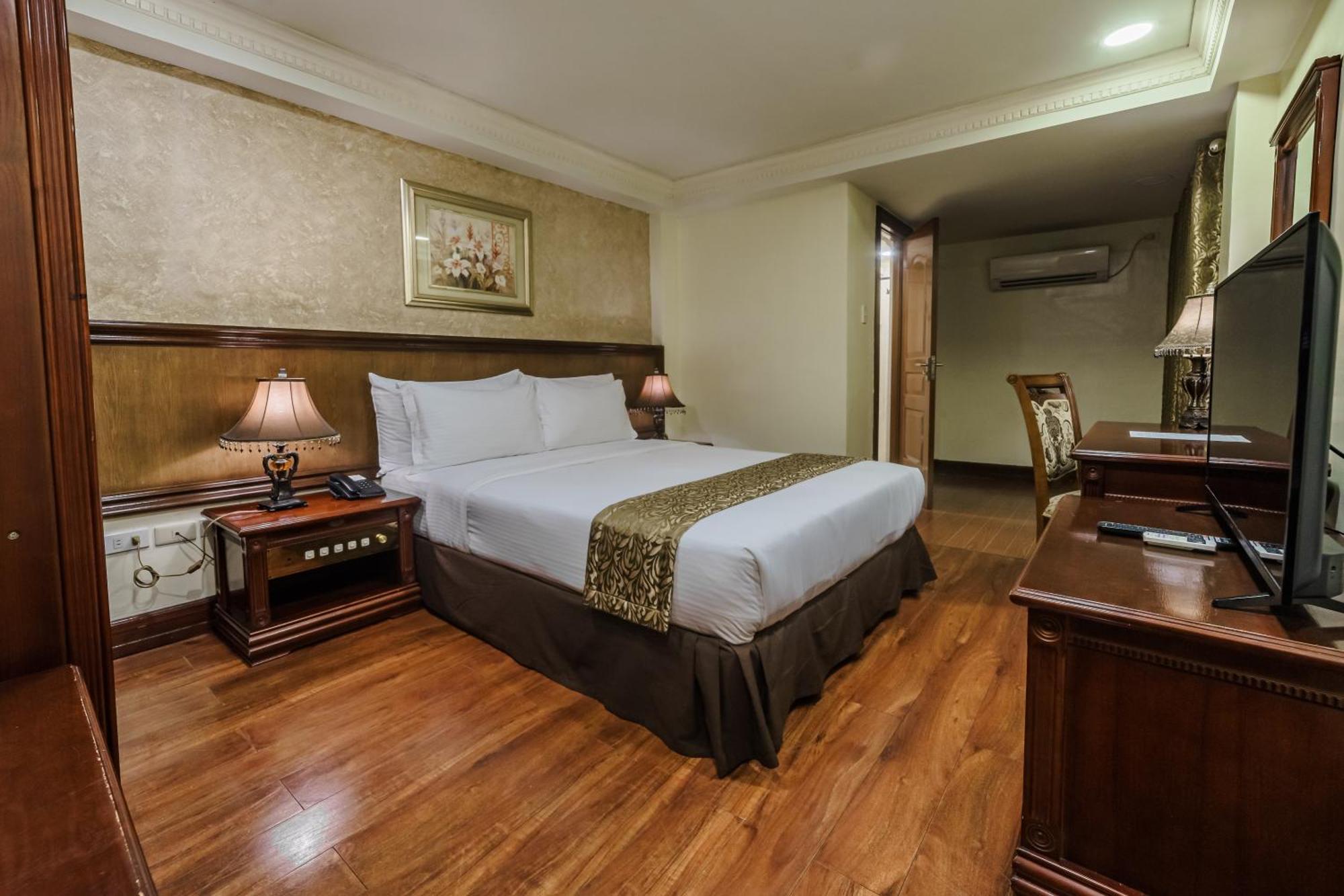 Villa Caceres Hotel Naga  Esterno foto
